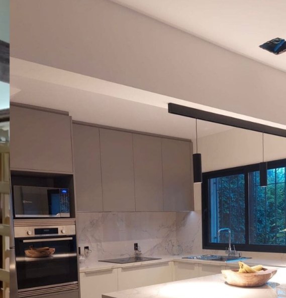 Cucina dopo la ristrutturazione, moderna e luminosa